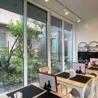 世田谷区豪徳寺の賃貸物件/カフェの中からは中庭が望めます