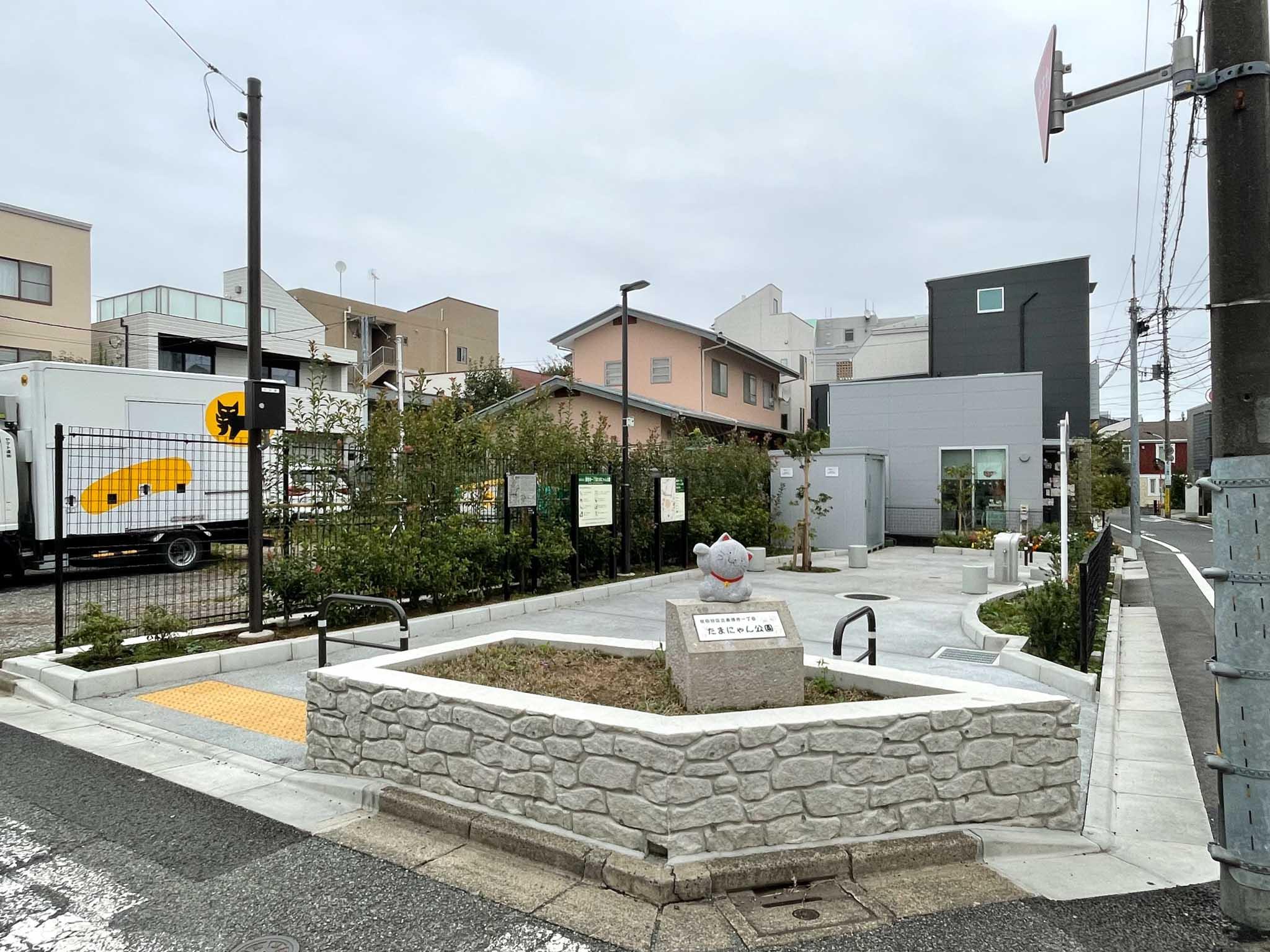 世田谷区豪徳寺の賃貸物件/隣の公園。街の中にポカっと空いた、休憩スポットのような場所です