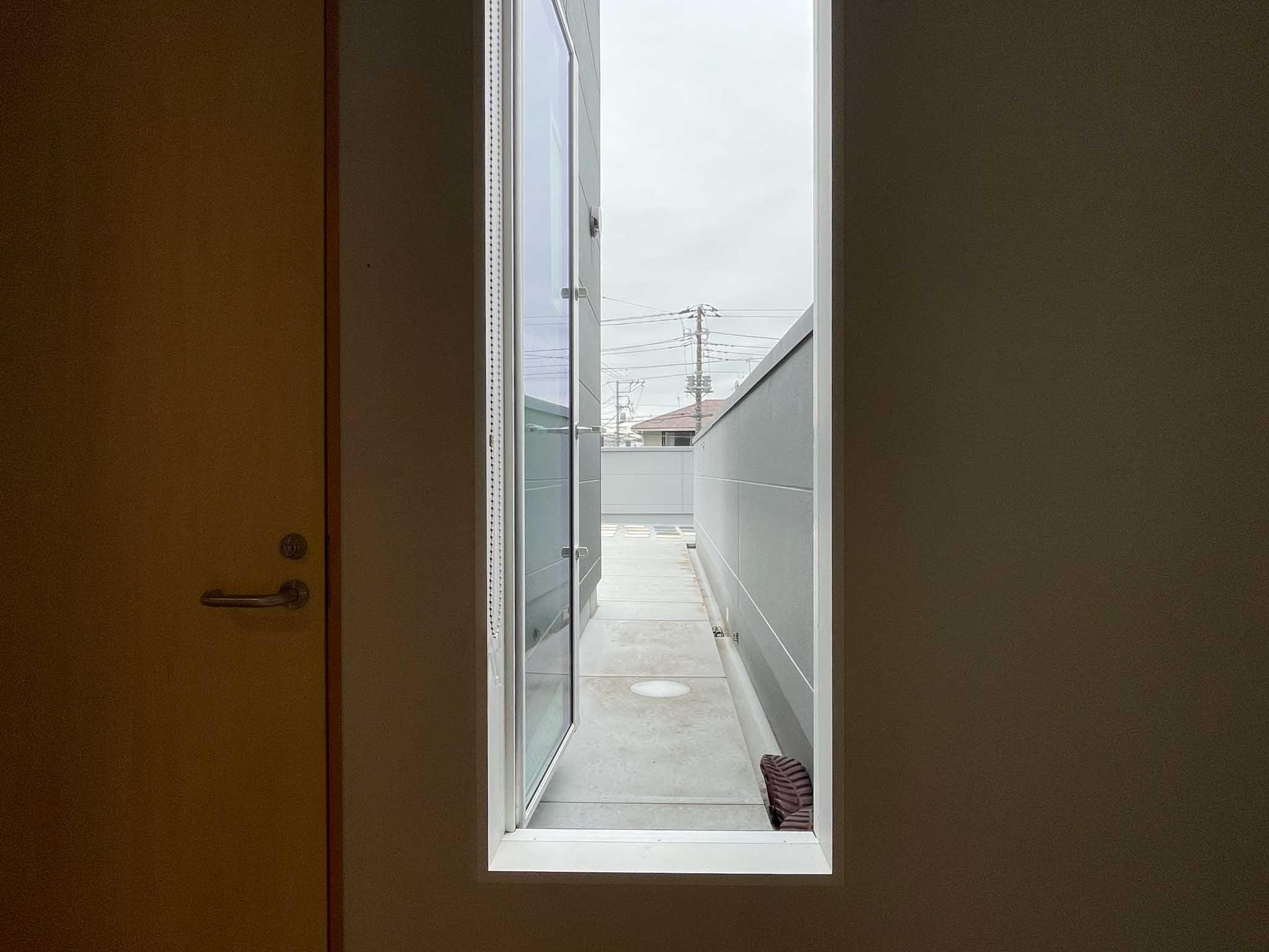 世田谷区豪徳寺の賃貸物件/2F:ルーフバルコニーへ出る扉