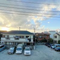 杉並区天沼の賃貸物件/2階：バルコニーからの景色。目の前は駐車場でひらけています