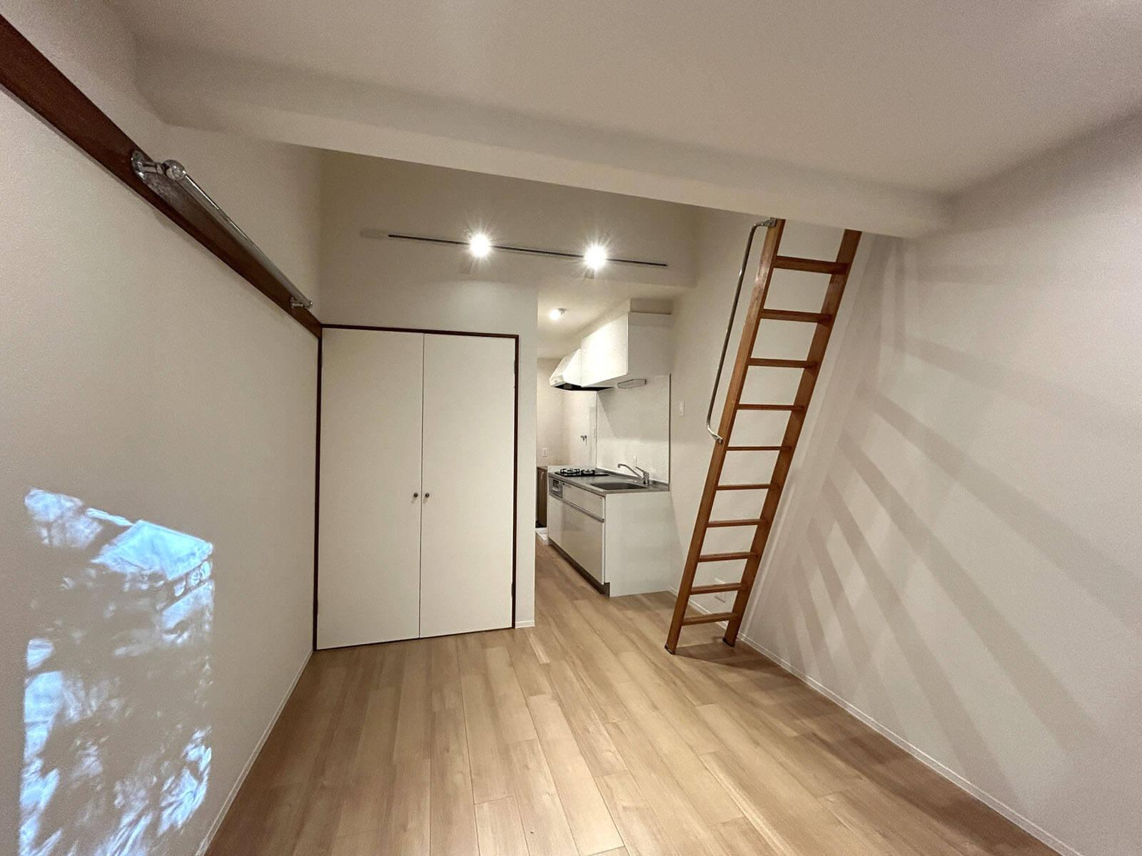 三鷹市井の頭の賃貸物件/ロフトのおかげで天井高があり面積より広く感じます