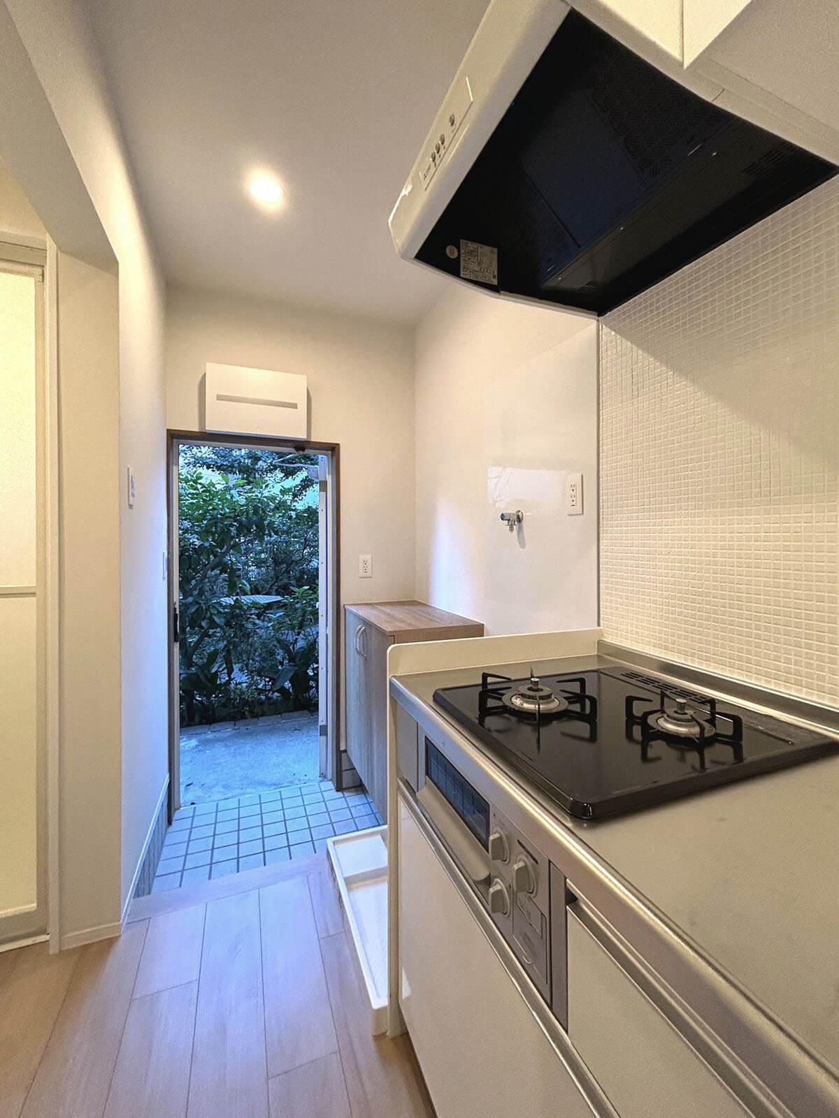 三鷹市井の頭の賃貸物件/窓の外も玄関前も緑に溢れた環境