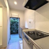 三鷹市井の頭の賃貸物件/窓の外も玄関前も緑に溢れた環境