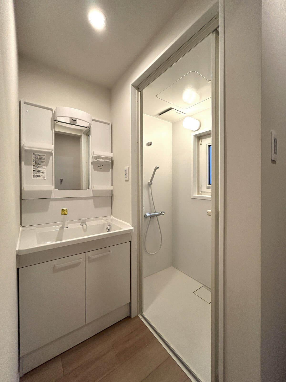 三鷹市井の頭の賃貸物件/シャワー室に切り替えたら、ゆったり身支度しやすい洗面所が生まれました