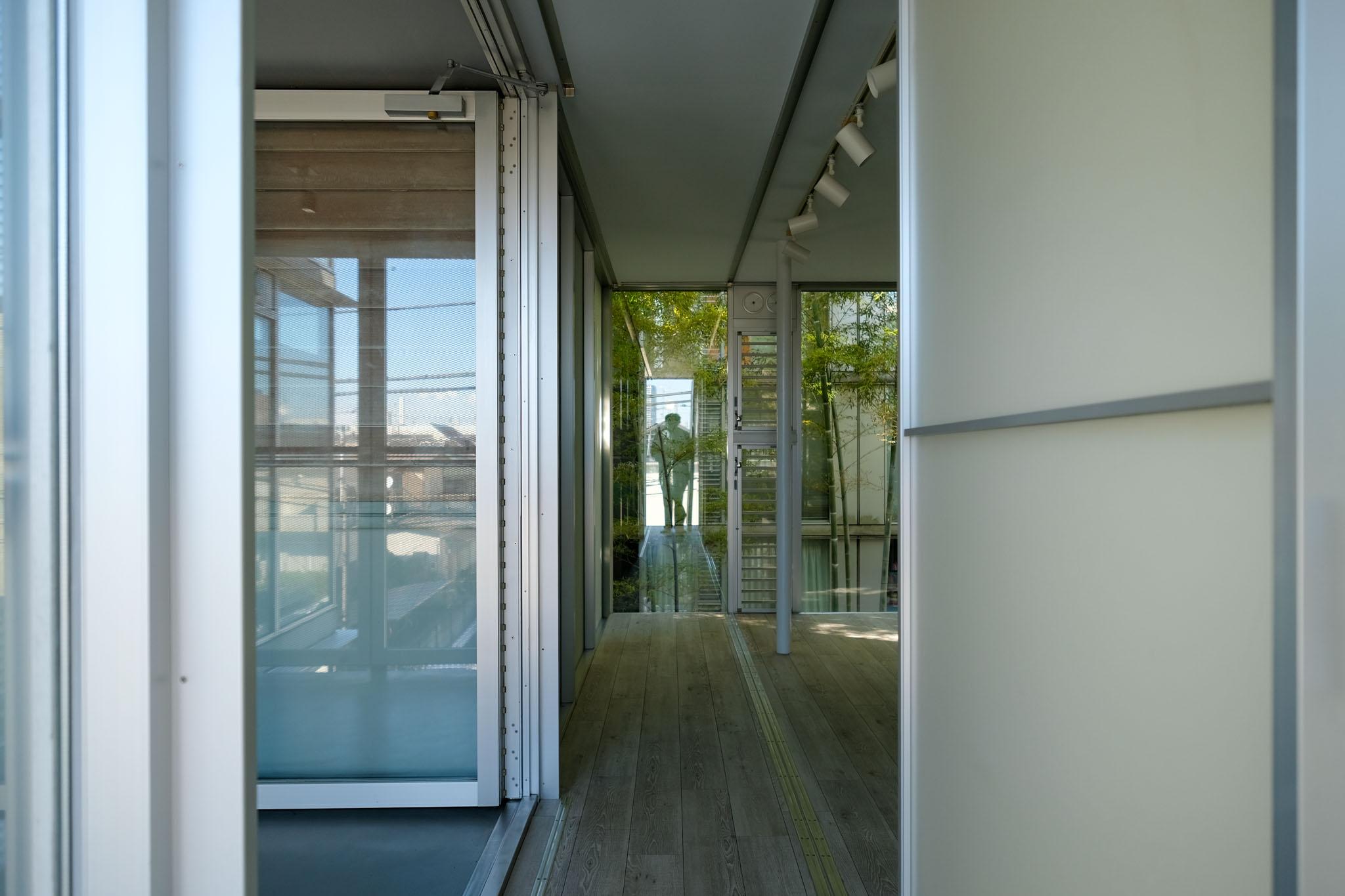 大田区北千束の賃貸物件/中庭に面した窓際が気持ちいい