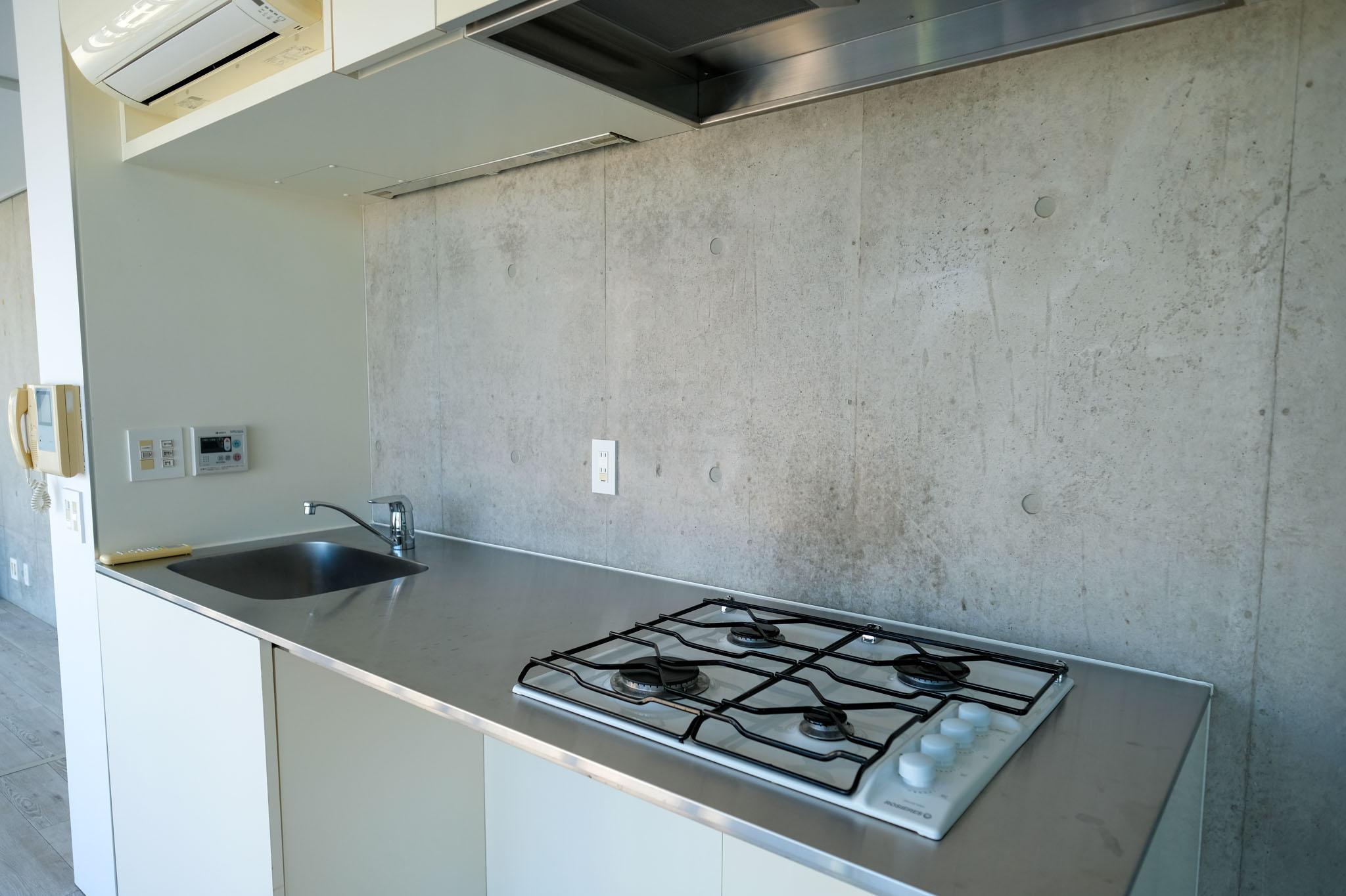 大田区北千束の賃貸物件/ガスコンロ4口のシステムキッチン