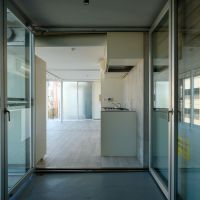 大田区北千束の賃貸物件/ドアを開けると互いがぴったりはまり廊下が出現する