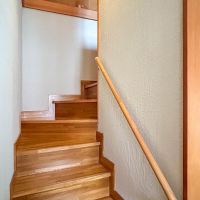 目黒区三田の賃貸物件/2階：3階に上がる階段
