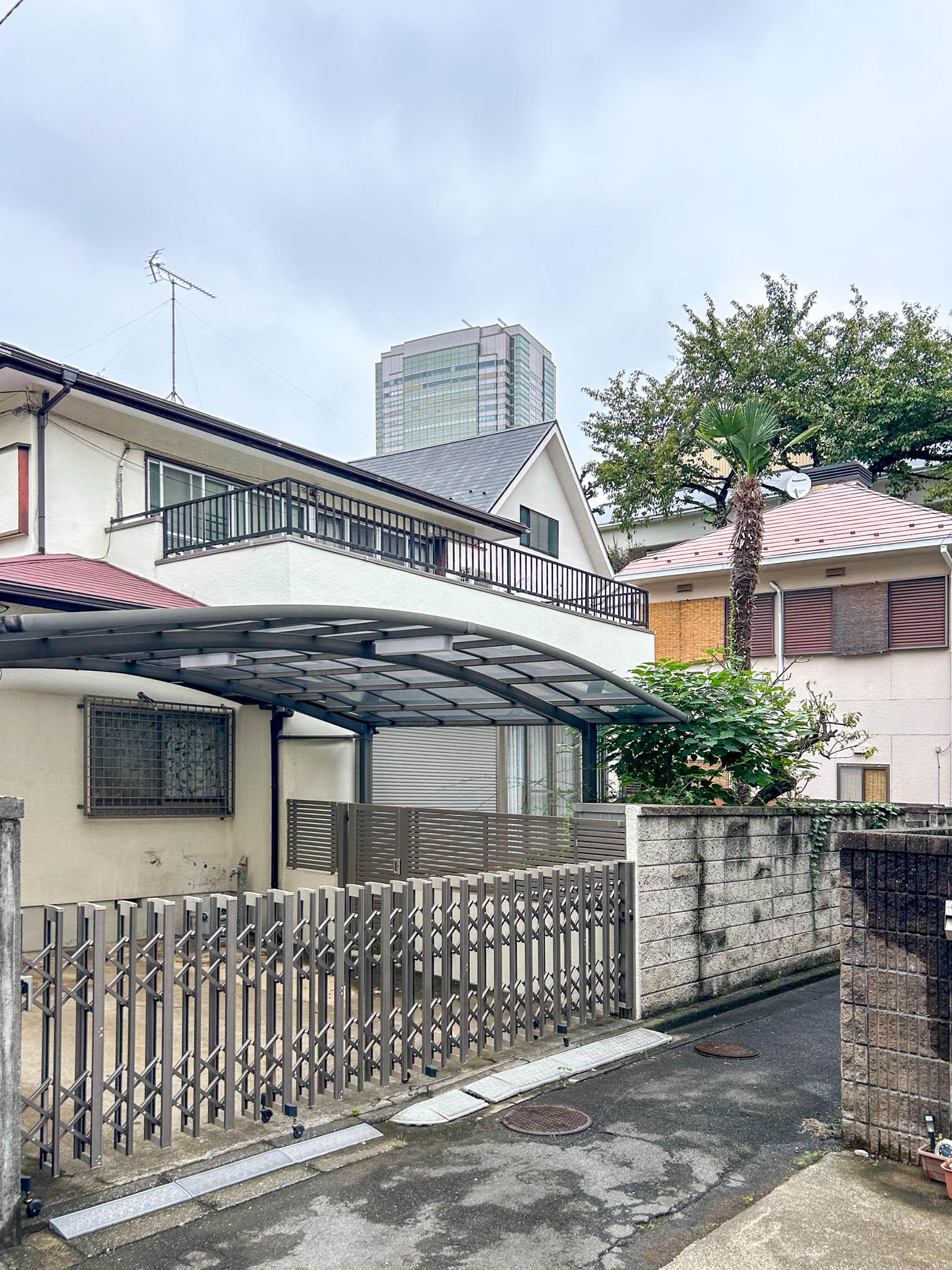 目黒区三田の賃貸物件/細い通りの奥にひっそりと立っています