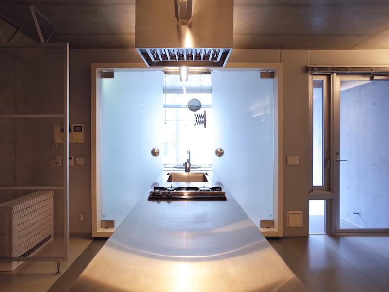 神奈川県相模原市南区相模大野の賃貸物件/ステンレスのフレームキッチンがそそります