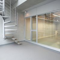 神奈川県相模原市南区相模大野の賃貸物件/螺旋階段を降りて下階へ、バルコニーは奥行きがあります