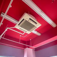 中央区日本橋馬喰町の賃貸物件/2階:設備は全て残置物ですが、エアコンや照明設備はそろっています
