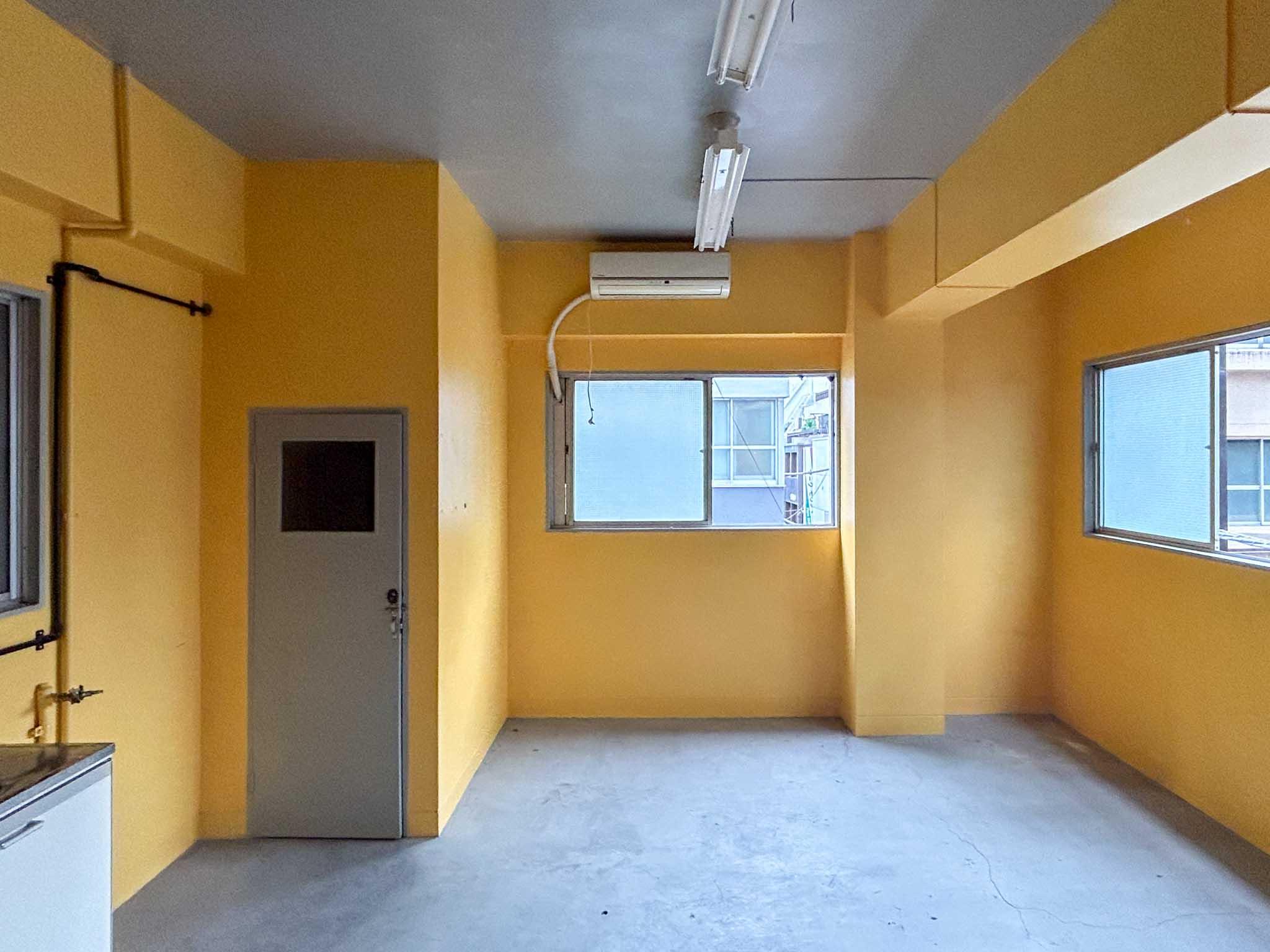中央区日本橋馬喰町の賃貸物件/3階:トイレとミニキッチンがあるフロア