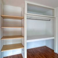 港区三田の賃貸物件/オープンクローゼット。可動棚つき