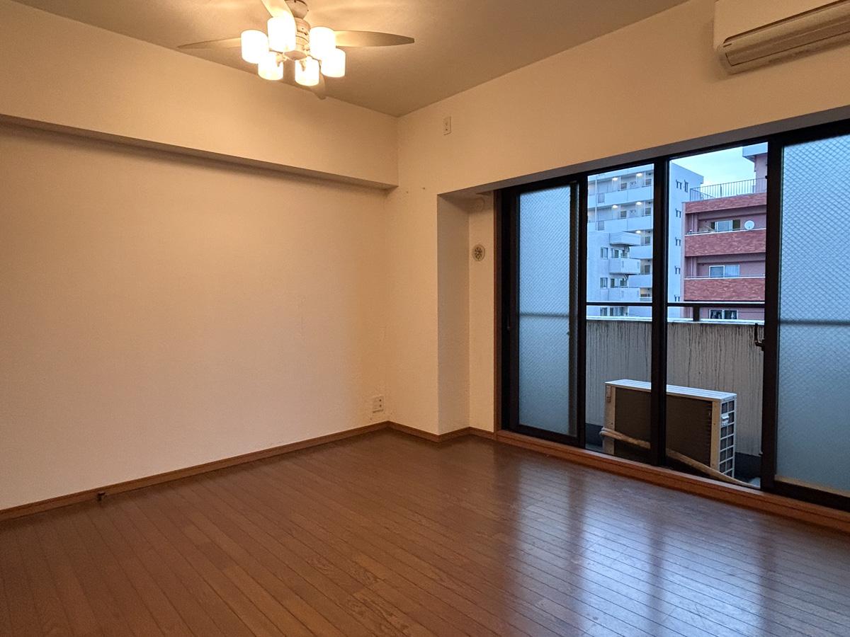 文京区本駒込の賃貸物件/洋室２。こちらの部屋は車の走行音がかなり聞こえてきます。