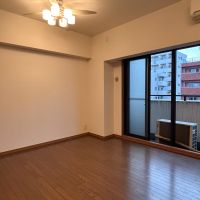 文京区本駒込の賃貸物件/洋室２。こちらの部屋は車の走行音がかなり聞こえてきます。