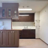文京区本駒込の賃貸物件/ダイニングキッチン。この部屋は「本郷通り」に面しています。