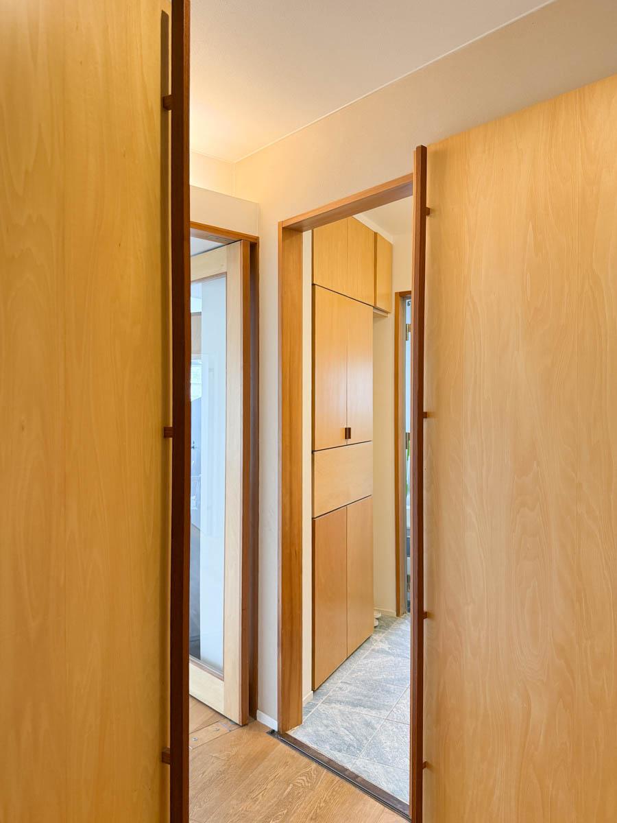 世田谷区池尻の賃貸物件/造作の木の扉が上質です