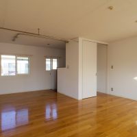 北区中里の賃貸物件/収納の面に合わせてカーテンレールが設置済み