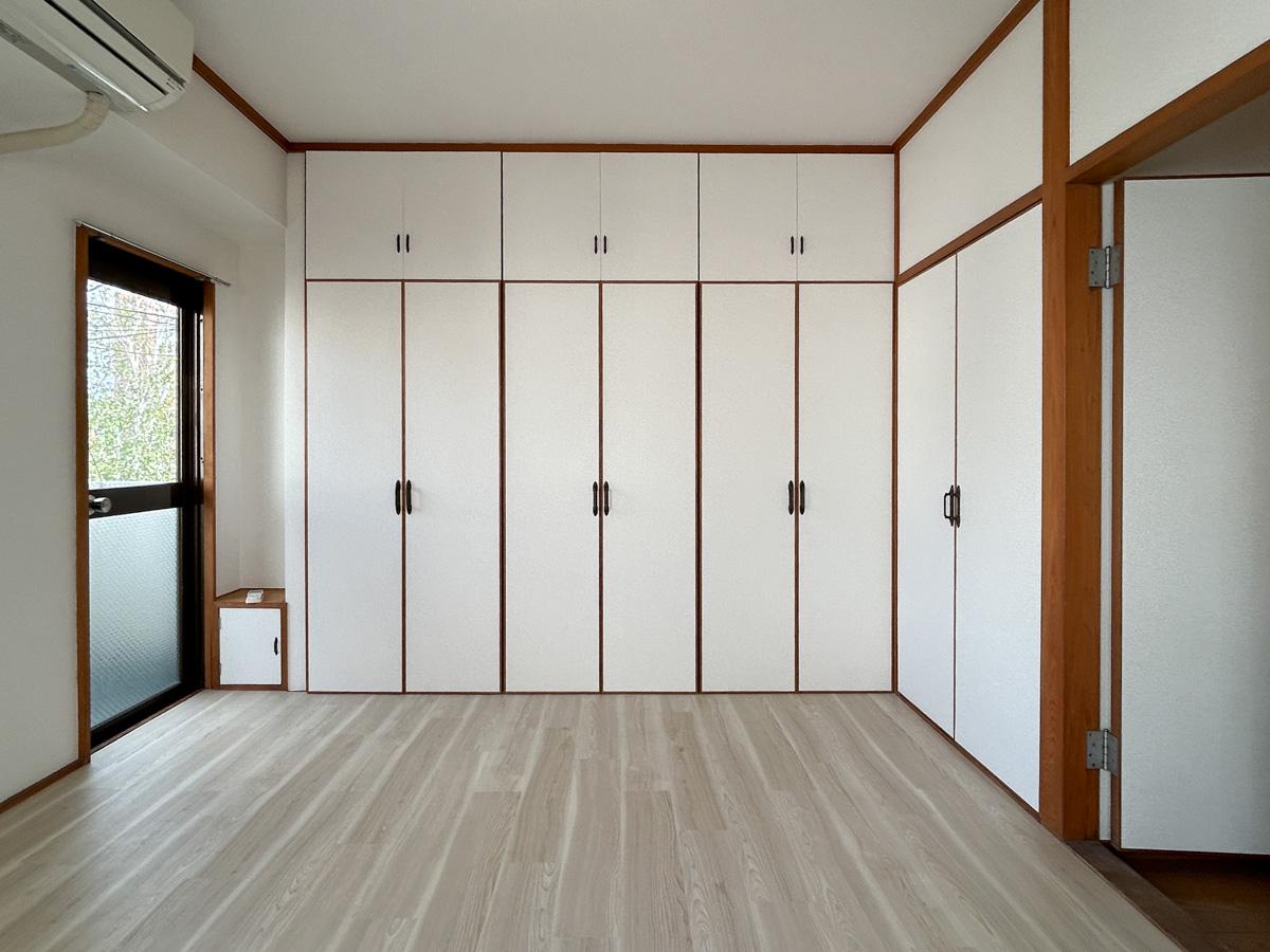 世田谷区若林1丁目の賃貸物件/下階洋室別角度から。この部屋も収納が充実しています。