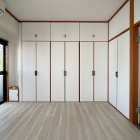 世田谷区若林1丁目の賃貸物件/下階洋室別角度から。この部屋も収納が充実しています。