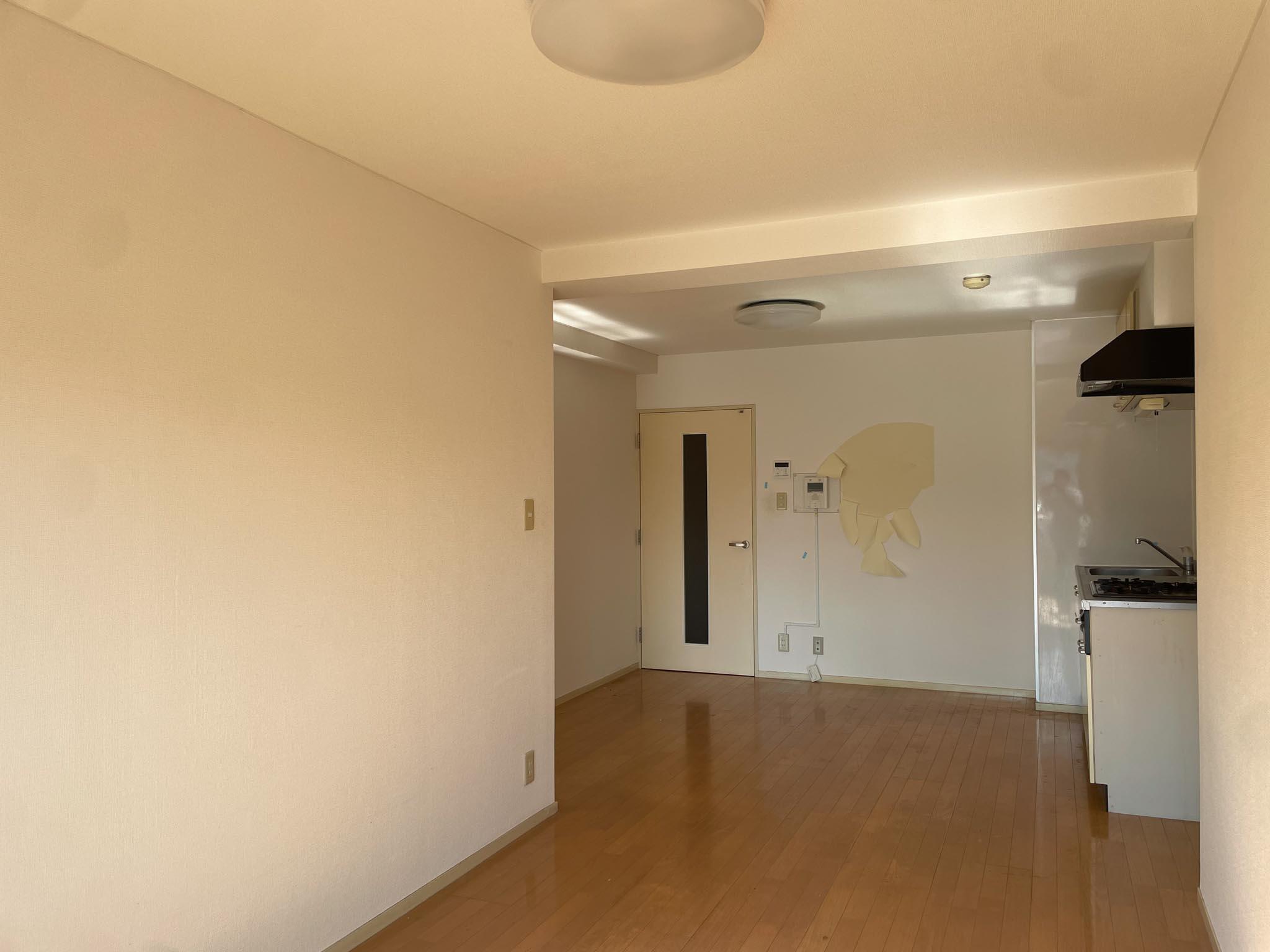 世田谷区上北沢の賃貸物件/リビング:北に向かって。南側は少し細いです