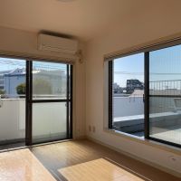 世田谷区上北沢の賃貸物件/6畳洋室:南西の角の部屋。最も日当たりがいいのはこの部屋です