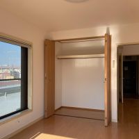 世田谷区上北沢の賃貸物件/6畳洋室:北側の部屋にエアコンの設置ができないので、この部屋を寝室にするのがいいかもしれません