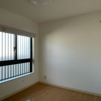 世田谷区上北沢の賃貸物件/4.5畳洋室:この部屋はエアコンの設置ができません。窓の外は共用部です