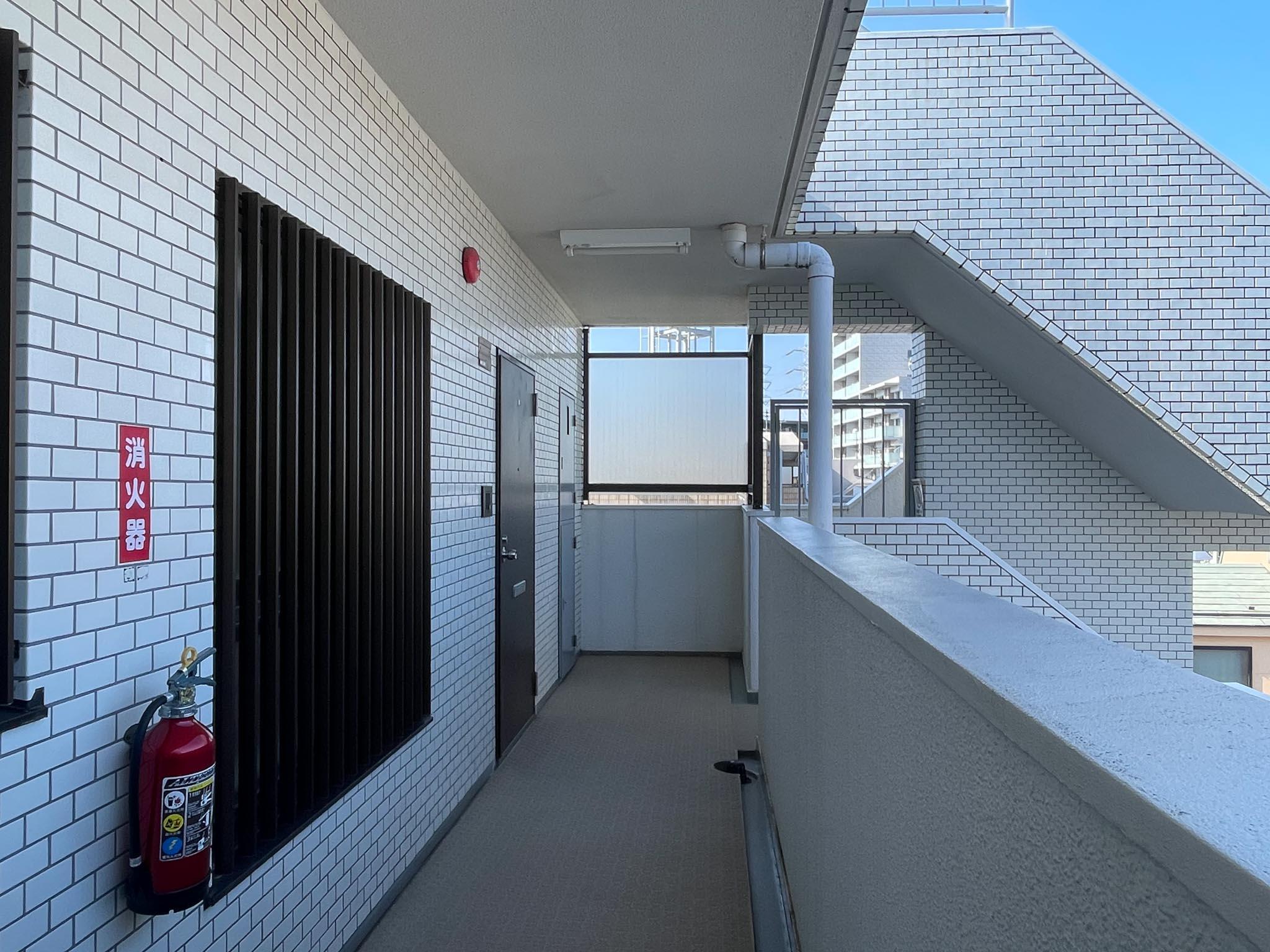 世田谷区上北沢の賃貸物件/玄関外、共用部