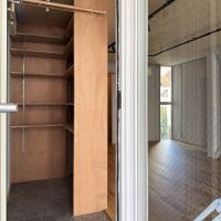 大田区東馬込の賃貸物件/玄関を開けると、木で造作された靴箱が待っています