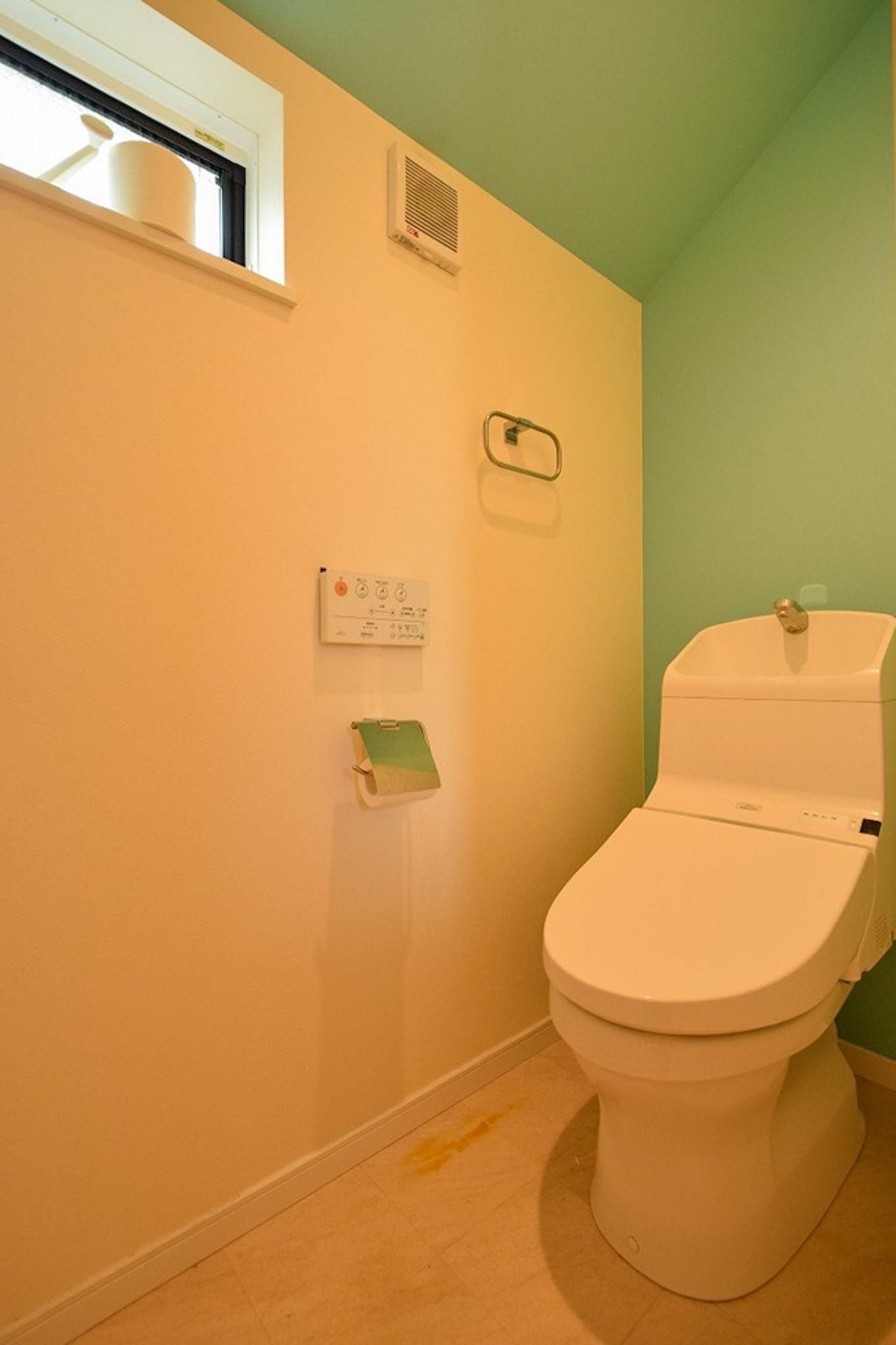 大田区田園調布の賃貸物件/各階に設置され、忙しい朝も余裕を持てるトイレ