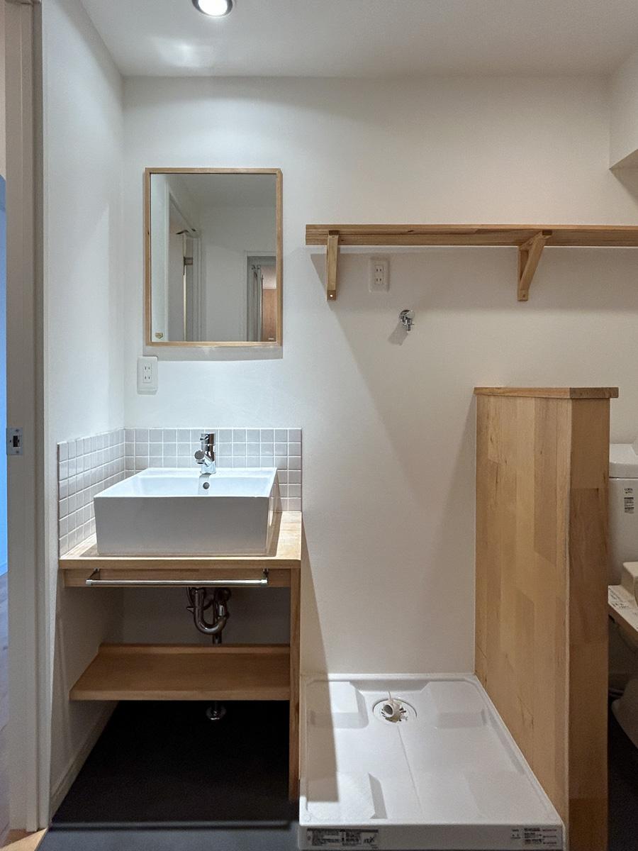 品川区南品川の賃貸物件/洗面台。トイレと同じスペースですが、一般的なワンルームとしては広めな印象がありました。