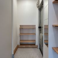 品川区南品川の賃貸物件/玄関。一人暮らしで考えるとちょうどいいくらいの靴棚。