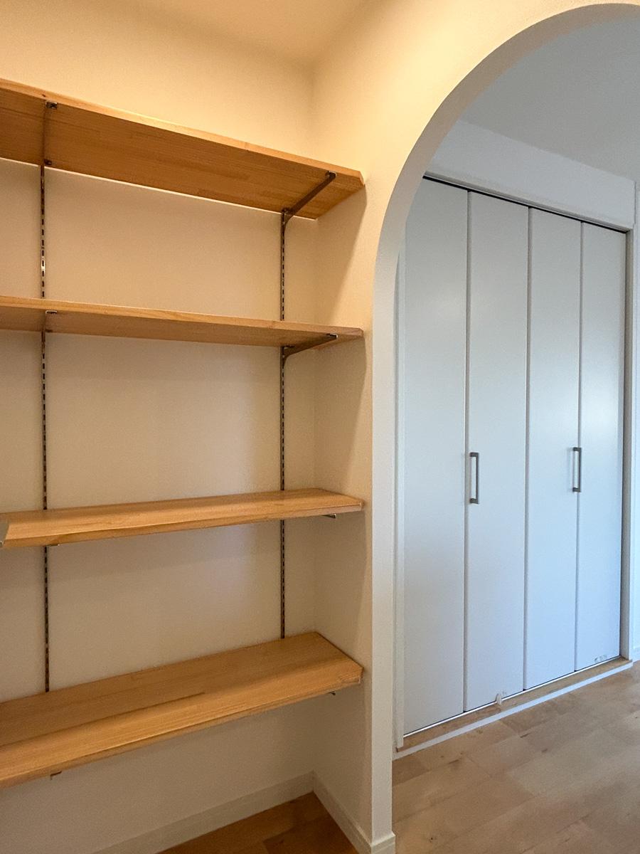 品川区南品川の賃貸物件/廊下にはもう一つ収納スペースがあります。