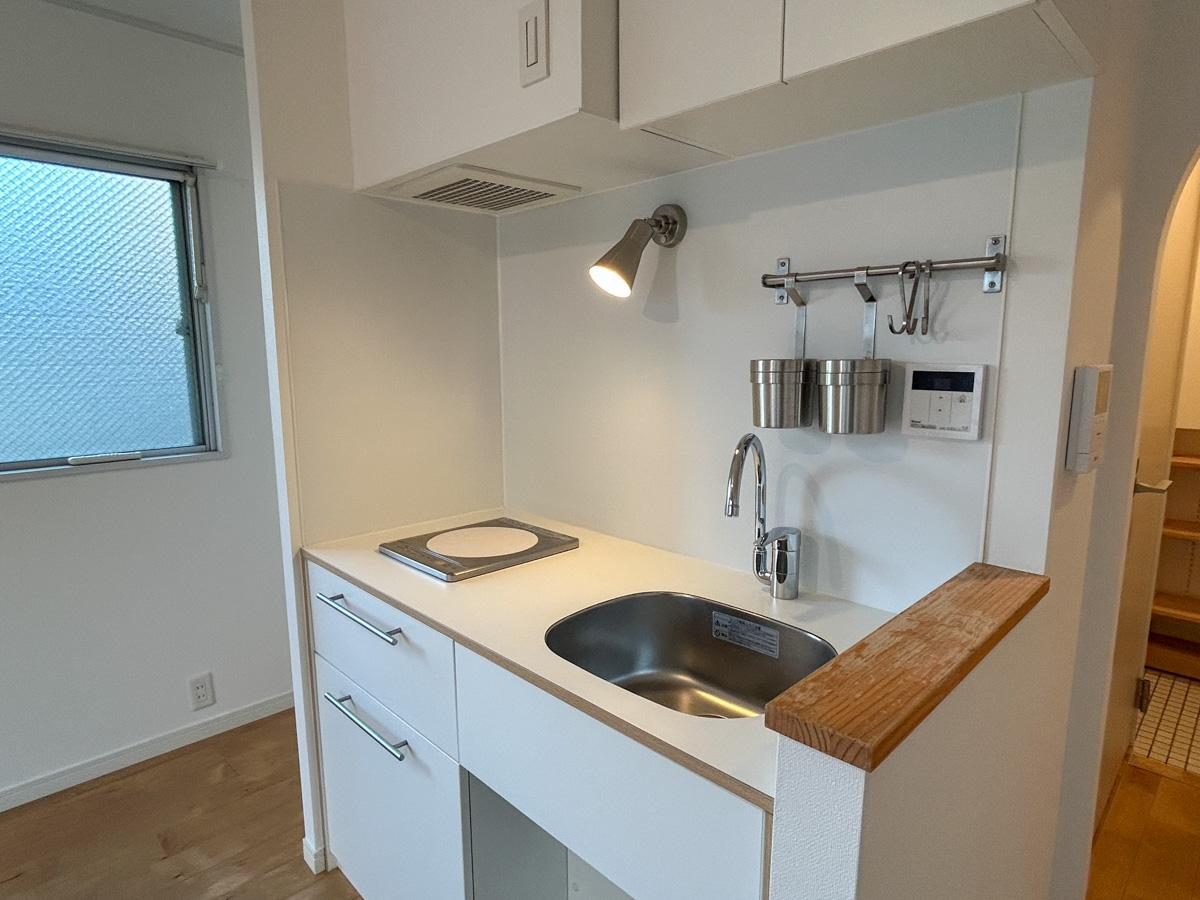 品川区南品川の賃貸物件/キッチン。一口のIHヒーターがついています。