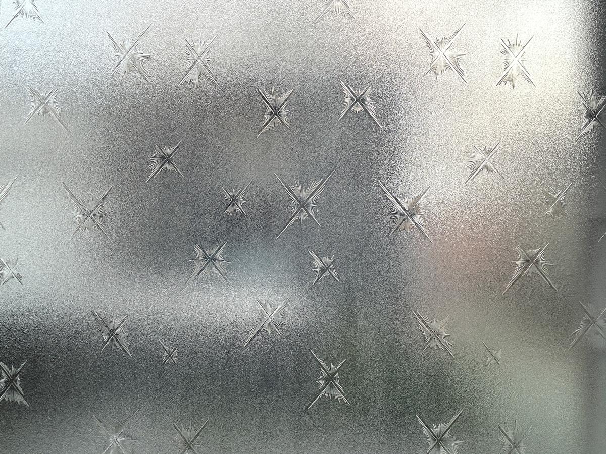 品川区西品川の賃貸物件/磨りガラスの模様はどこか懐かしい雰囲気