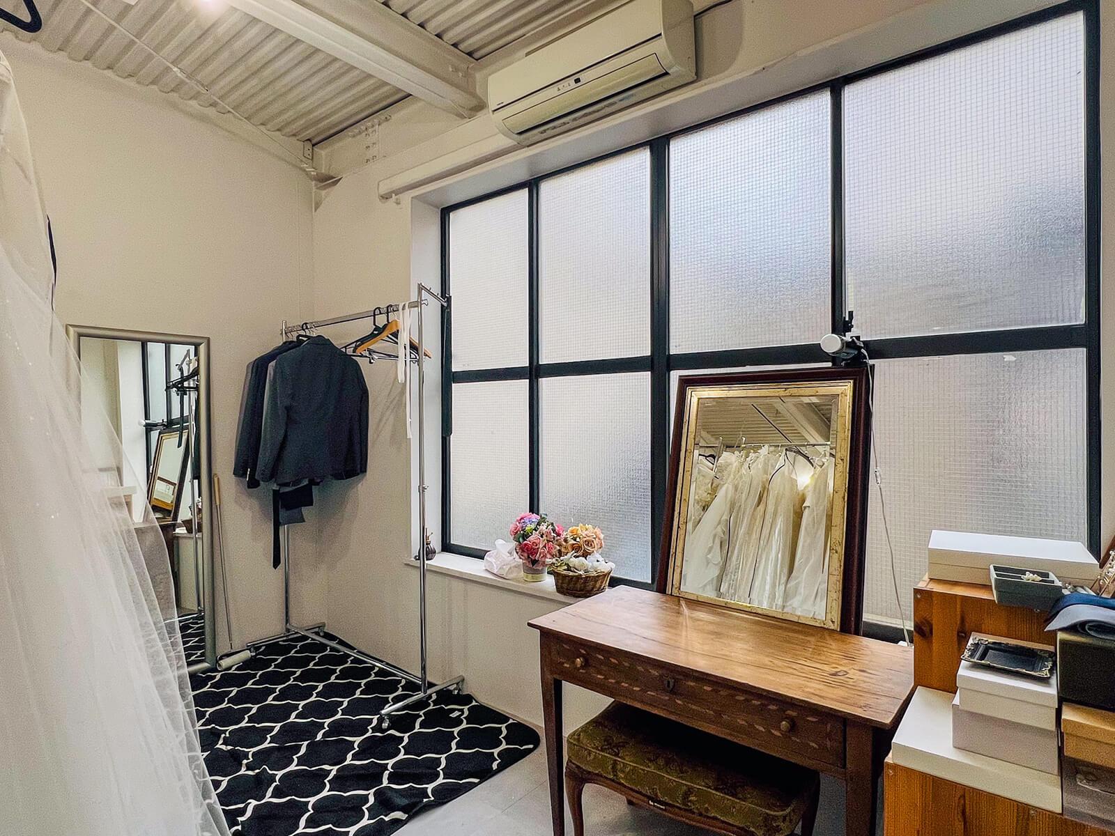 中央区日本橋大伝馬町の賃貸物件/一部を仕切って撮影の際の着替えやバックヤードに使用しています
