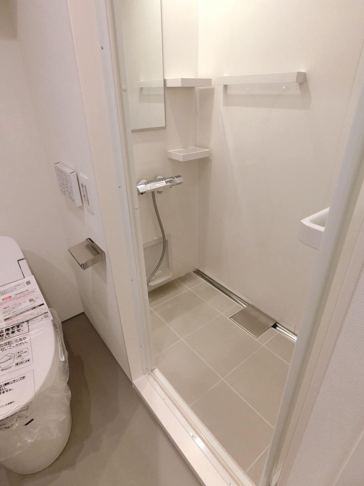 川崎市高津区溝口の賃貸物件/浴槽は諦め潔くシャワー室に