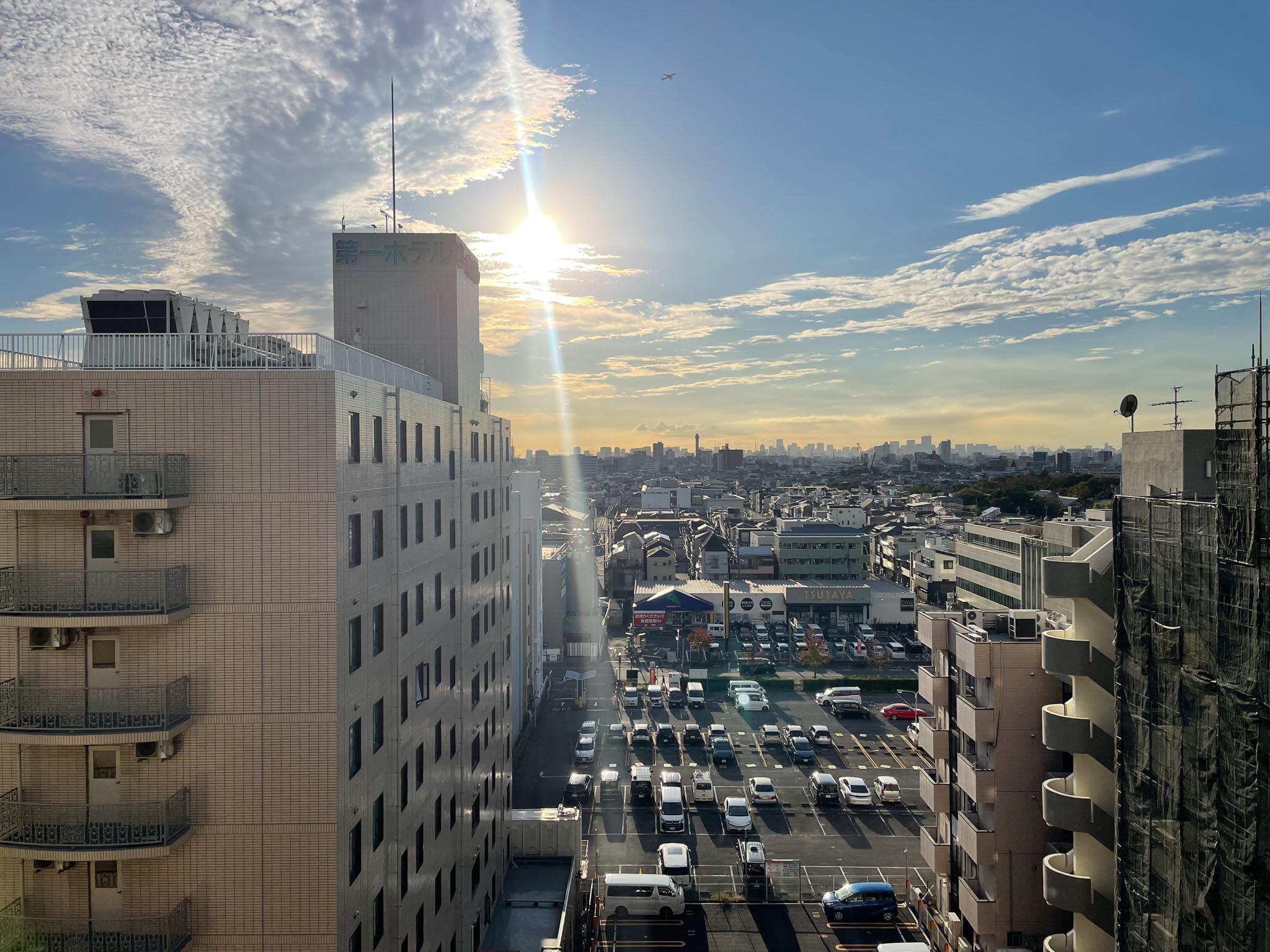 江戸川区瑞江の賃貸物件/9階なので、この景色。西陽が眩しい〜