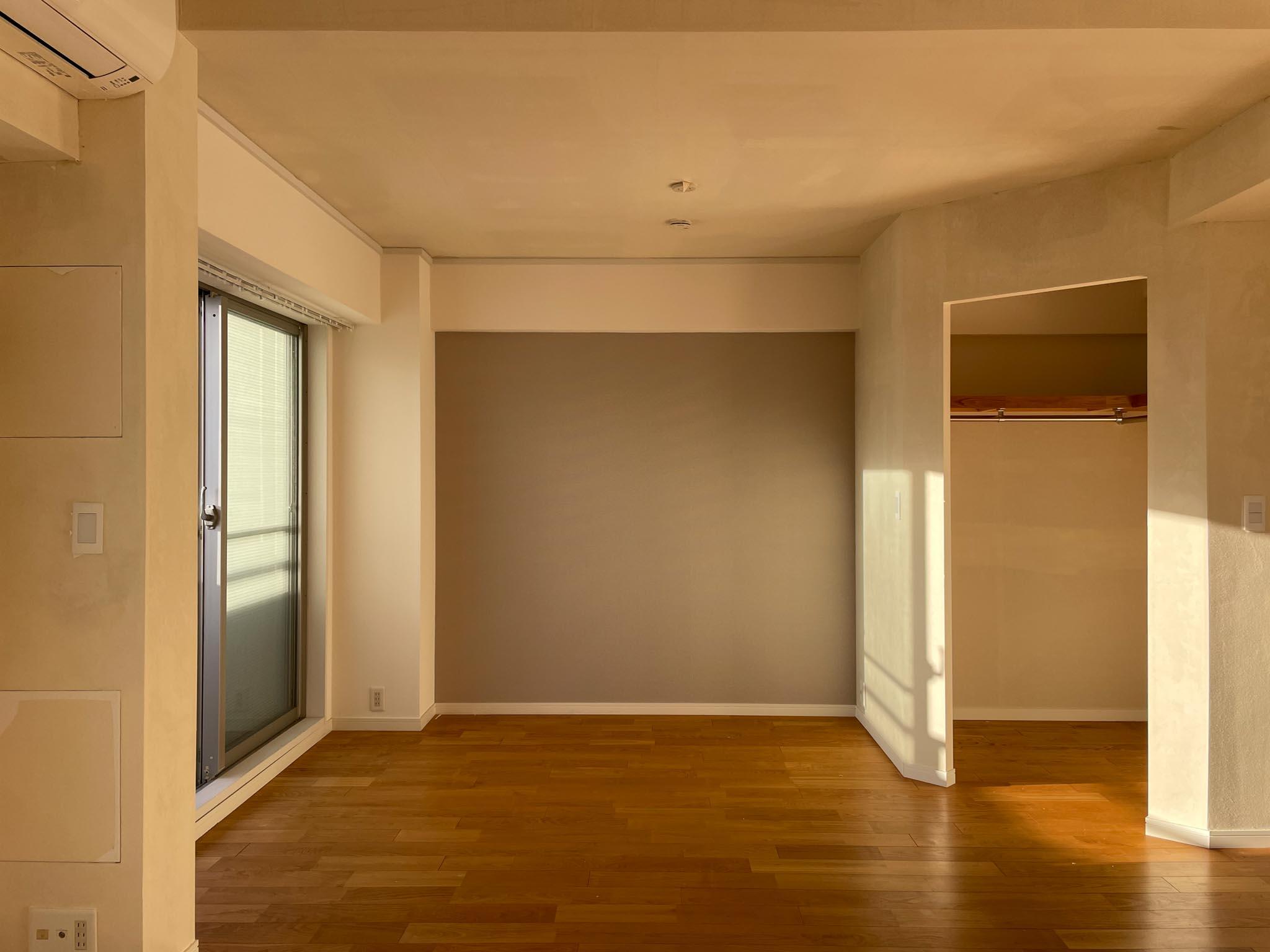 江戸川区瑞江の賃貸物件/北側の壁はライトブラウンのアクセントクロス