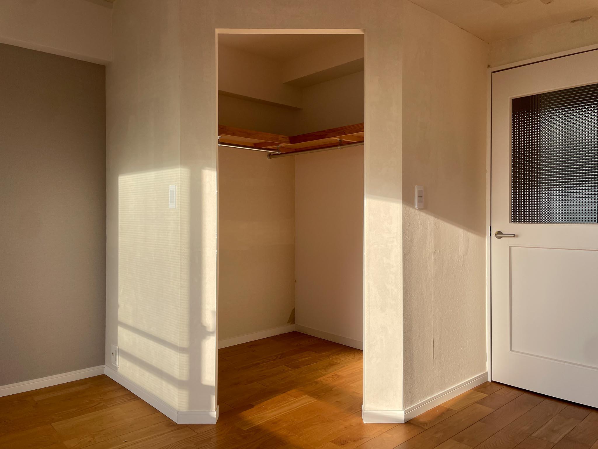 江戸川区瑞江の賃貸物件/リビングの角に斜めにウォークインクローゼットがあるのがかわいいと思ってしまいます