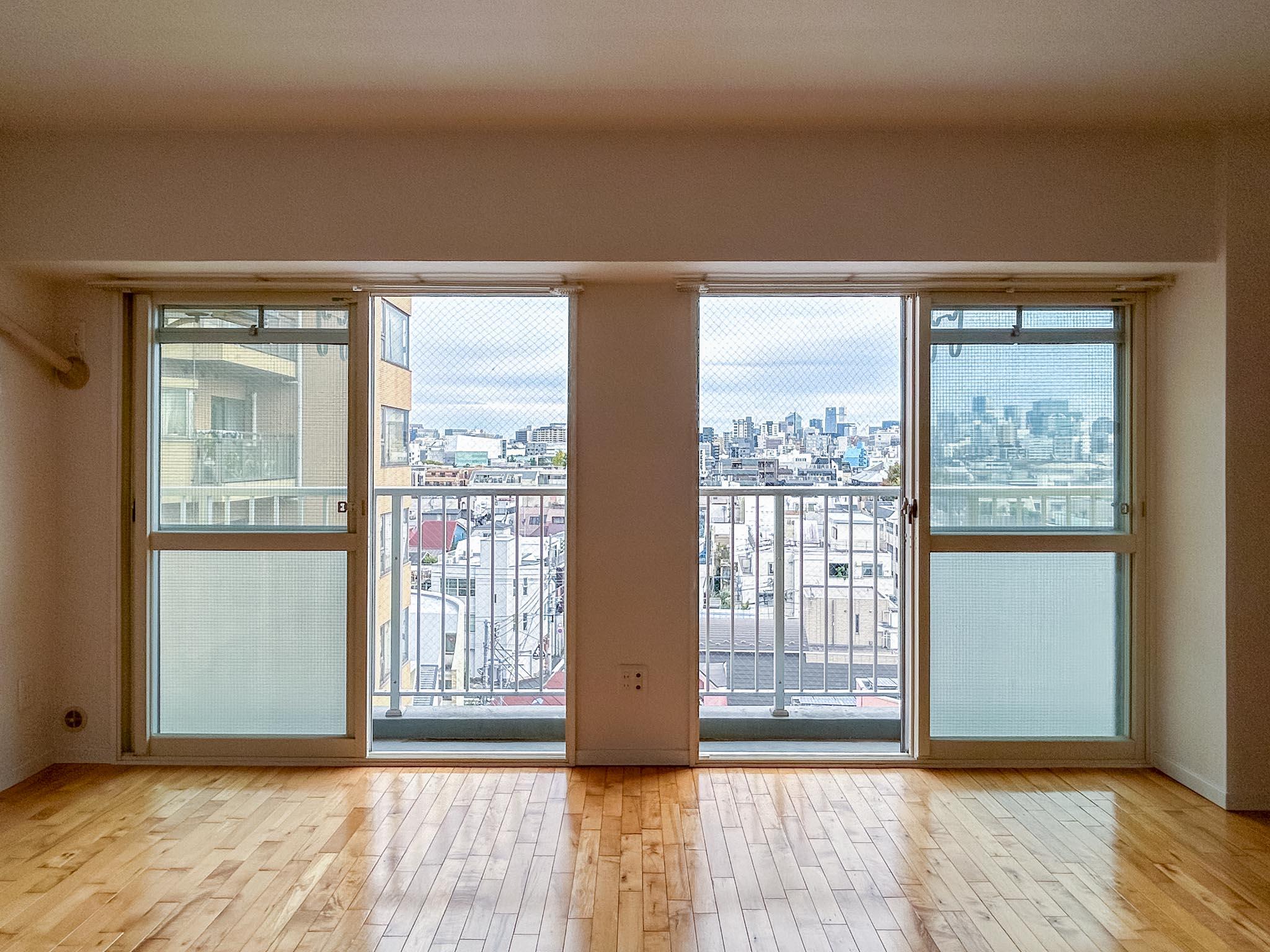 新宿区岩戸町の賃貸物件/南西側に大きくひらいた掃き出し窓