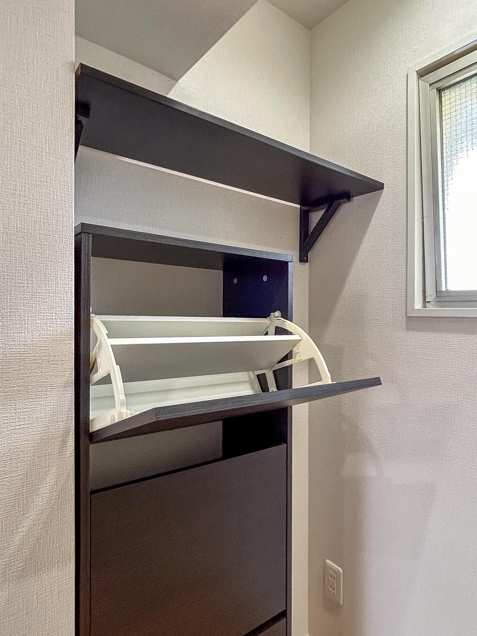 新宿区岩戸町の賃貸物件/玄関横にシューズボックス