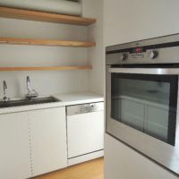 世田谷区玉川田園調布の賃貸物件/シンク上の棚が充実、食洗機と電気オーブンも備わっています