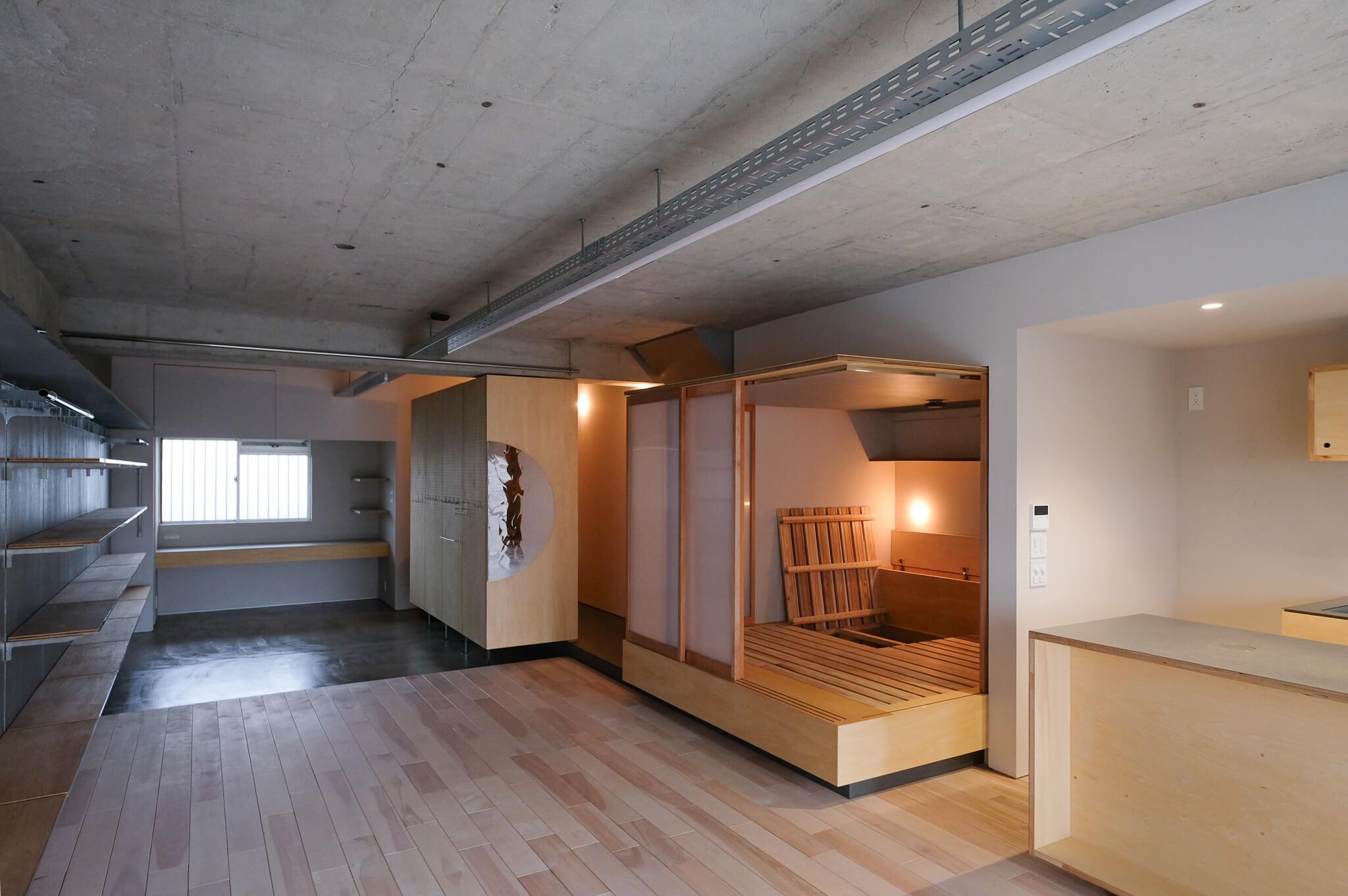 江東区白河の賃貸物件/奥はパブリックな土間空間となっている、ひとつながりの空間