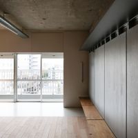 江東区白河の賃貸物件/シルバー塗装されたシナ合板が、光を反射してくれる