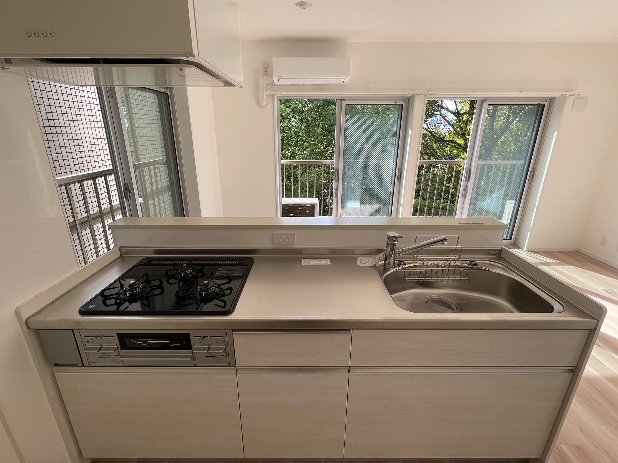 文京区本郷の賃貸物件/3口ガスコンロにグリル付きのキッチン