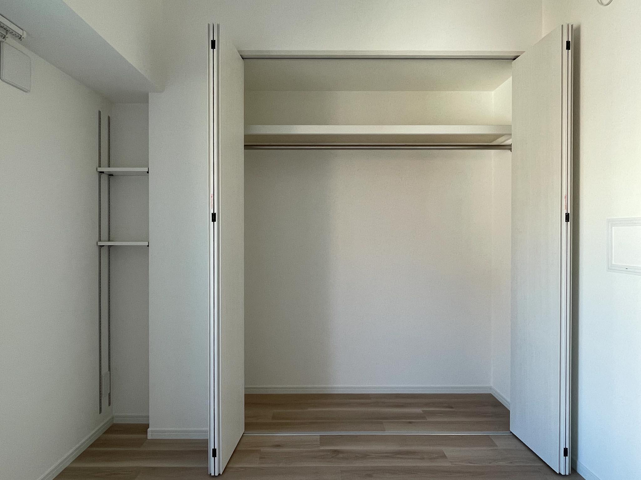 文京区本郷の賃貸物件/東側、4.5畳洋室：収納もクローゼットで大きめ