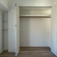 文京区本郷の賃貸物件/東側、4.5畳洋室：収納もクローゼットで大きめ